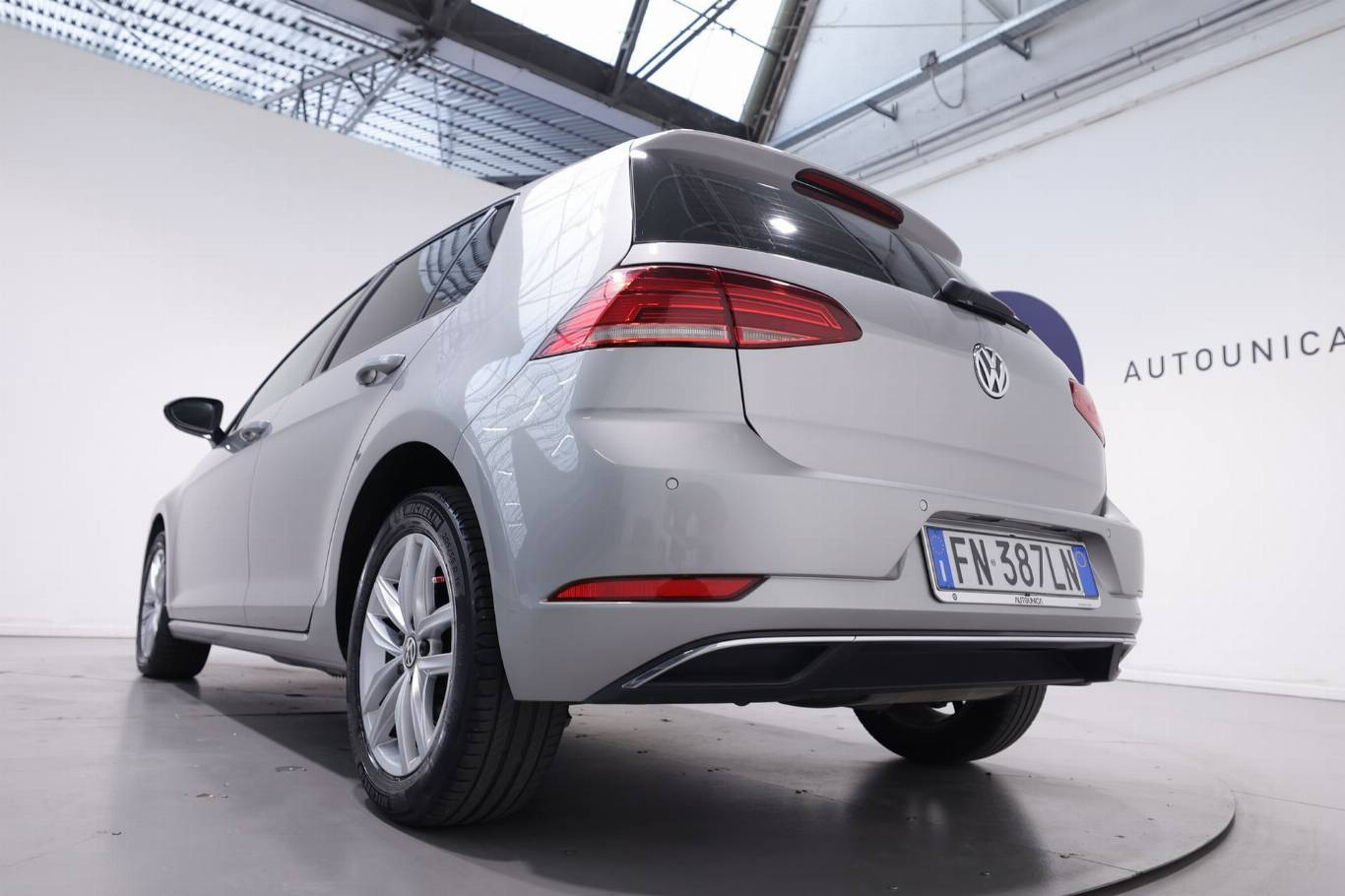 VOLKSWAGEN Golf 42