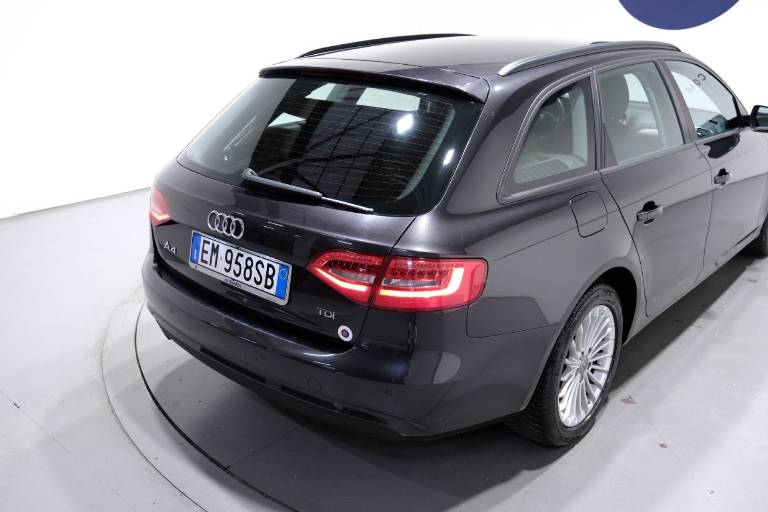 AUDI A4 66
