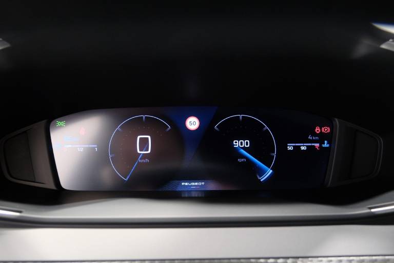 PEUGEOT 2008 8