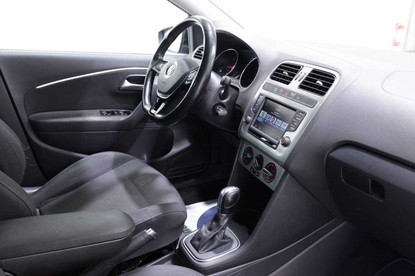 VOLKSWAGEN Polo 39