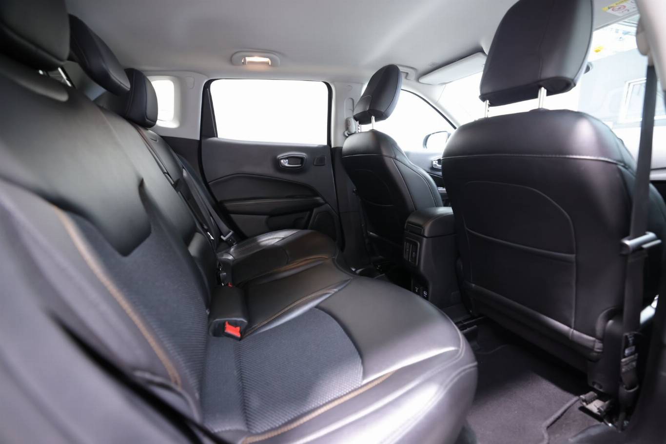 JEEP Compass 54