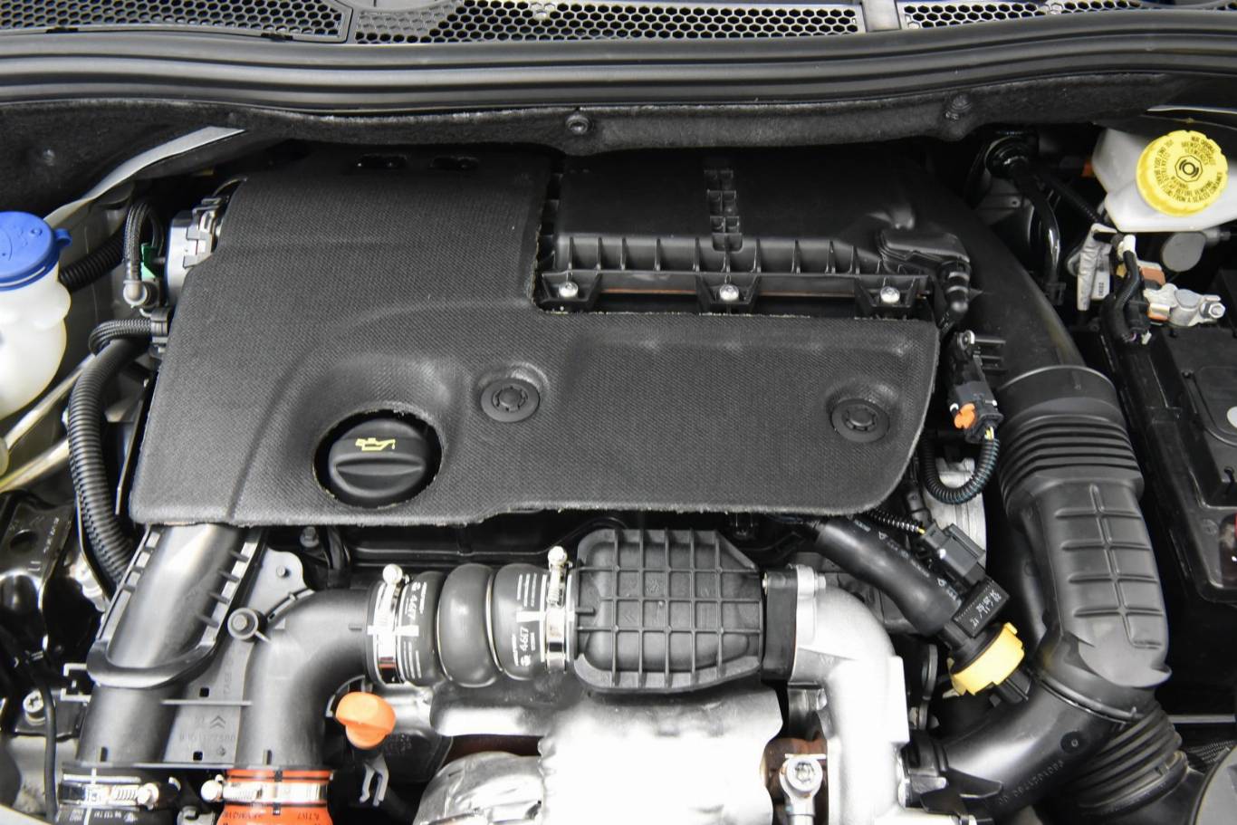 PEUGEOT 208 14