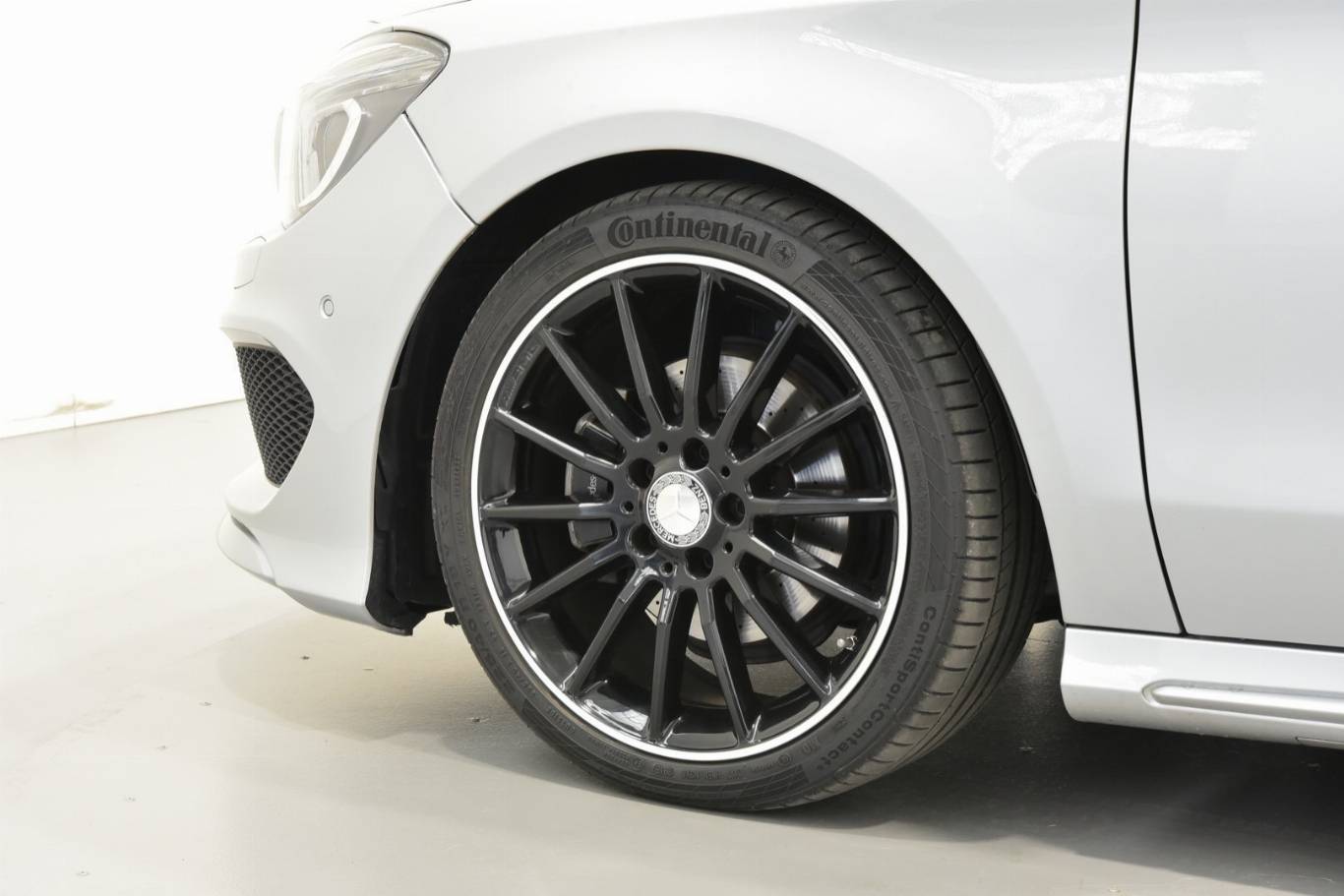 MERCEDES-BENZ CLA 200 7