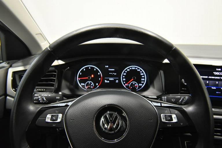 VOLKSWAGEN Polo 9