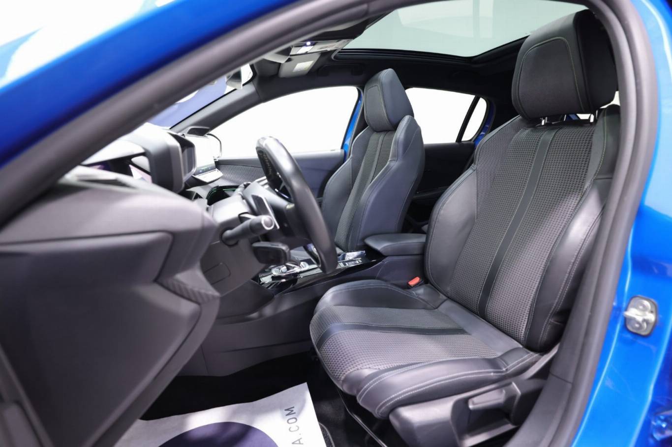PEUGEOT 208 6