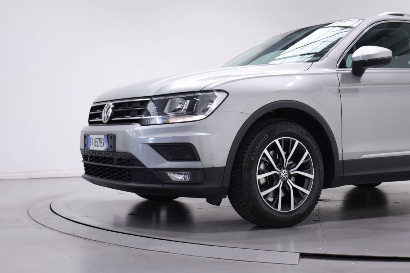VOLKSWAGEN Tiguan 11