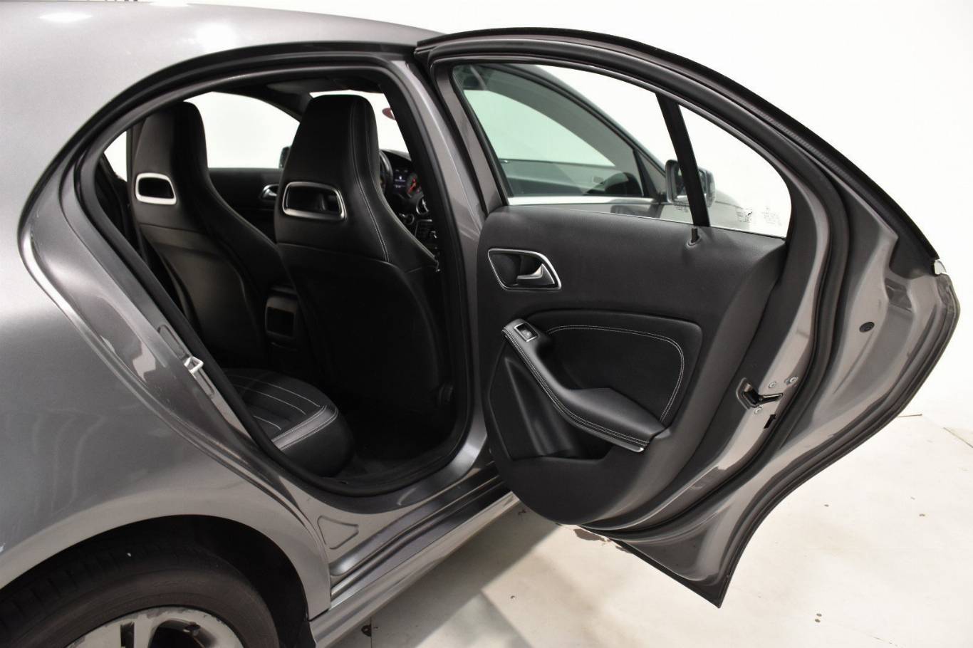 MERCEDES-BENZ A 180 36