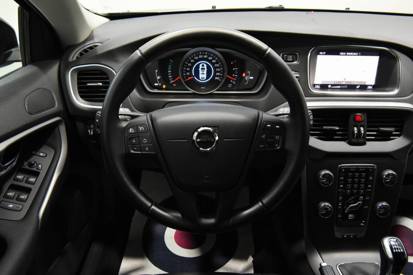 VOLVO V40 Cross Country 23