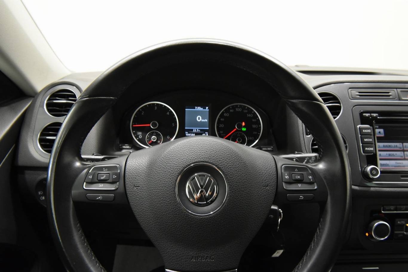 VOLKSWAGEN Tiguan 42