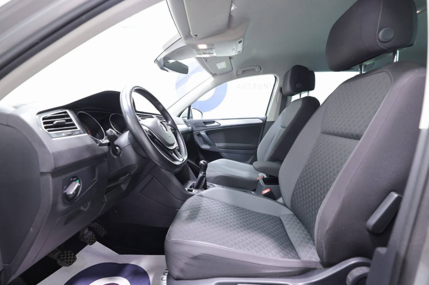 VOLKSWAGEN Tiguan 19