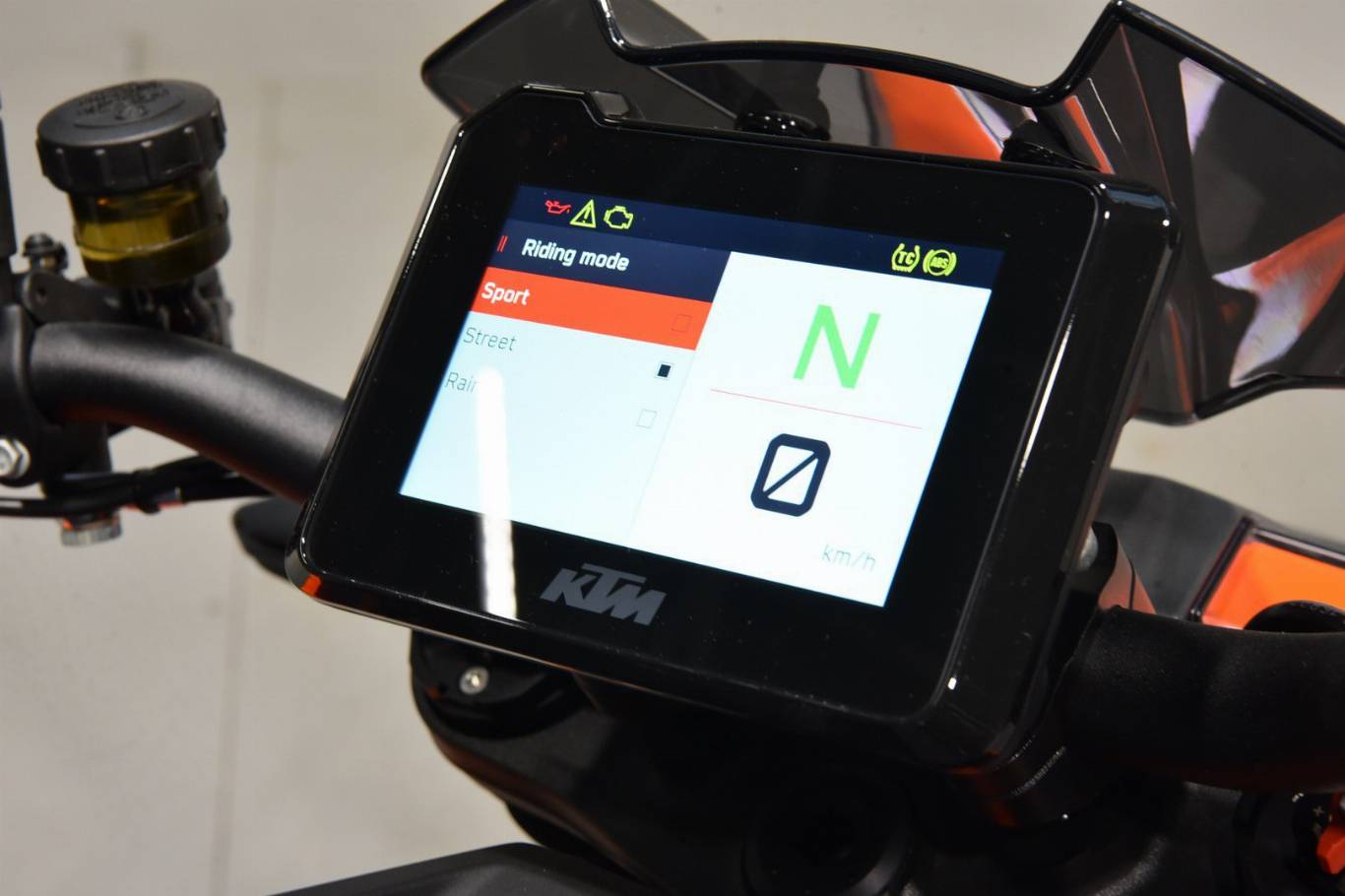 KTM 1290 Super Duke R 54