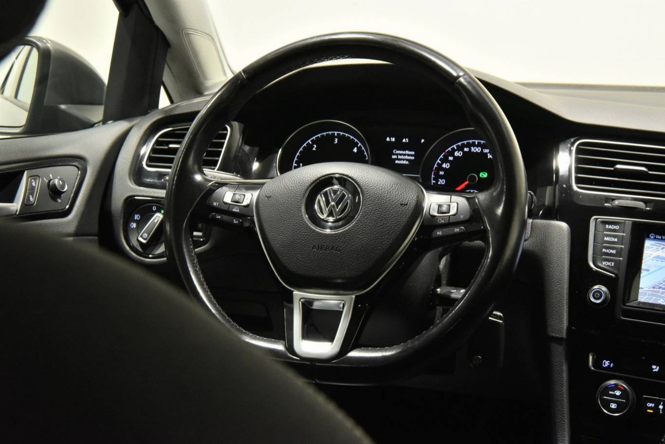 VOLKSWAGEN Golf 23