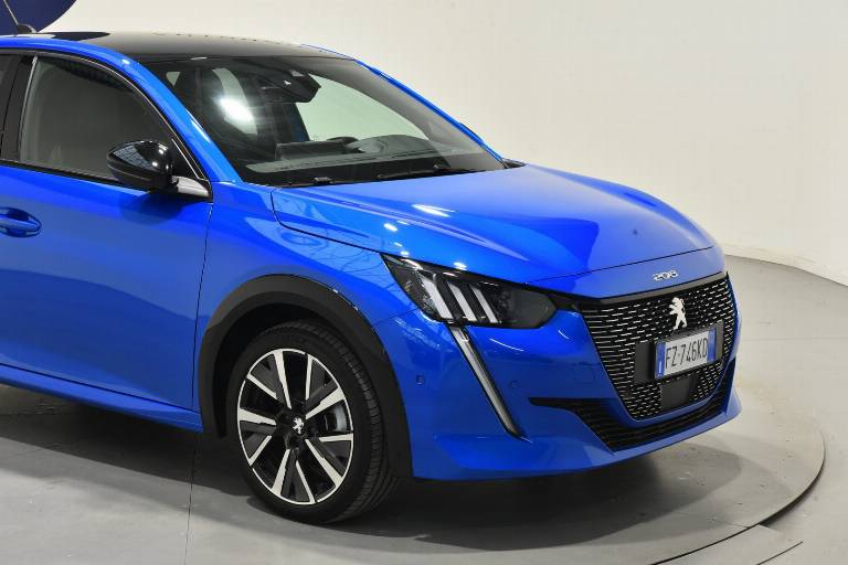 PEUGEOT 208 16