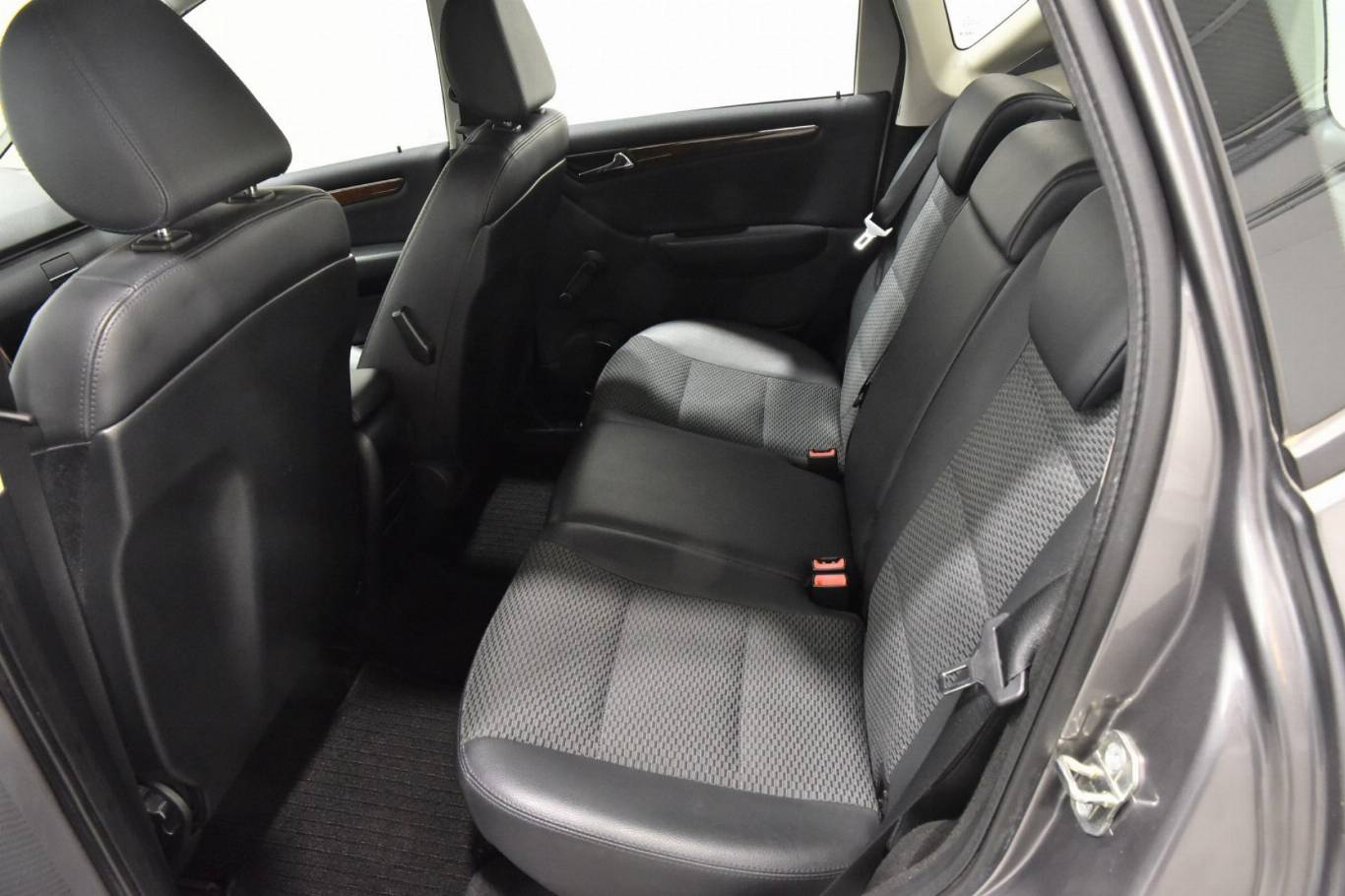 MERCEDES-BENZ A 180 15