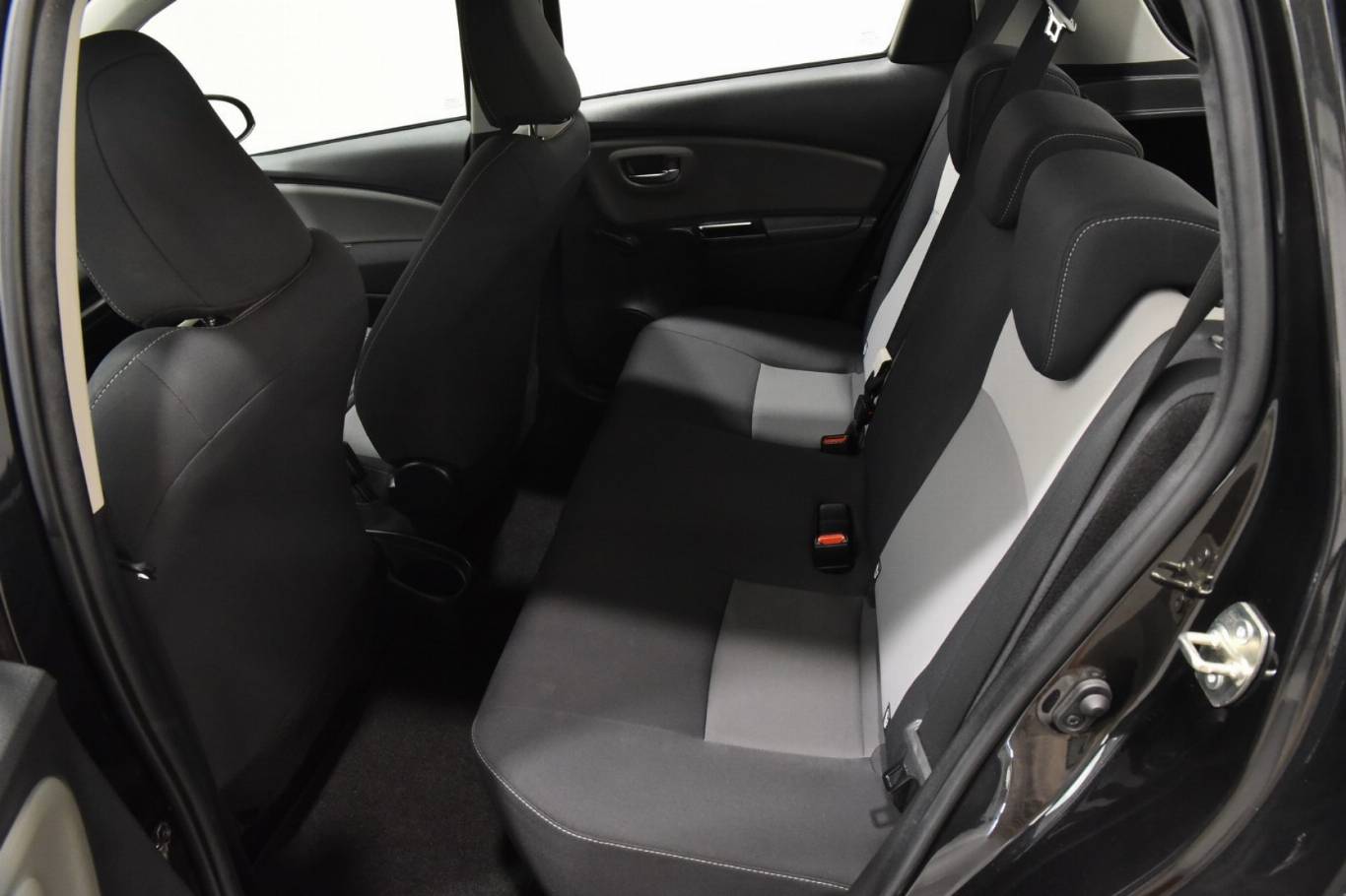 TOYOTA Yaris 13
