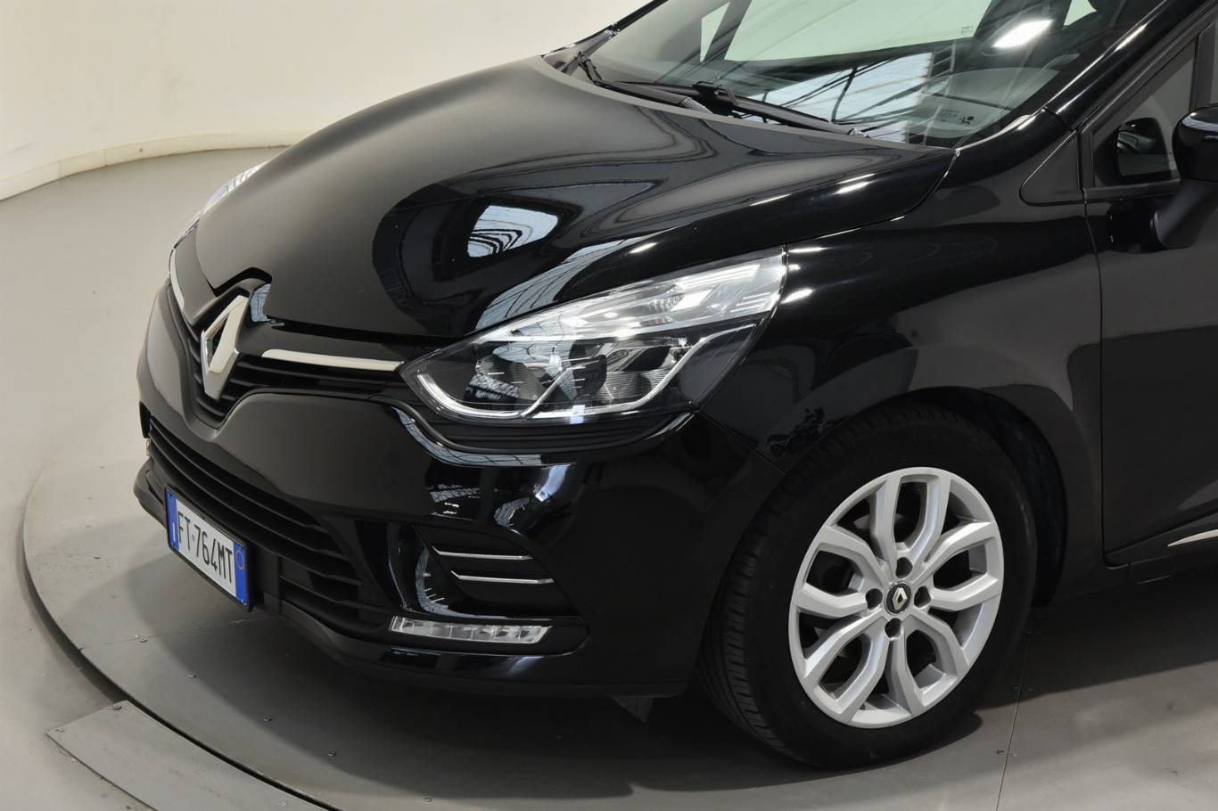 RENAULT Clio 33