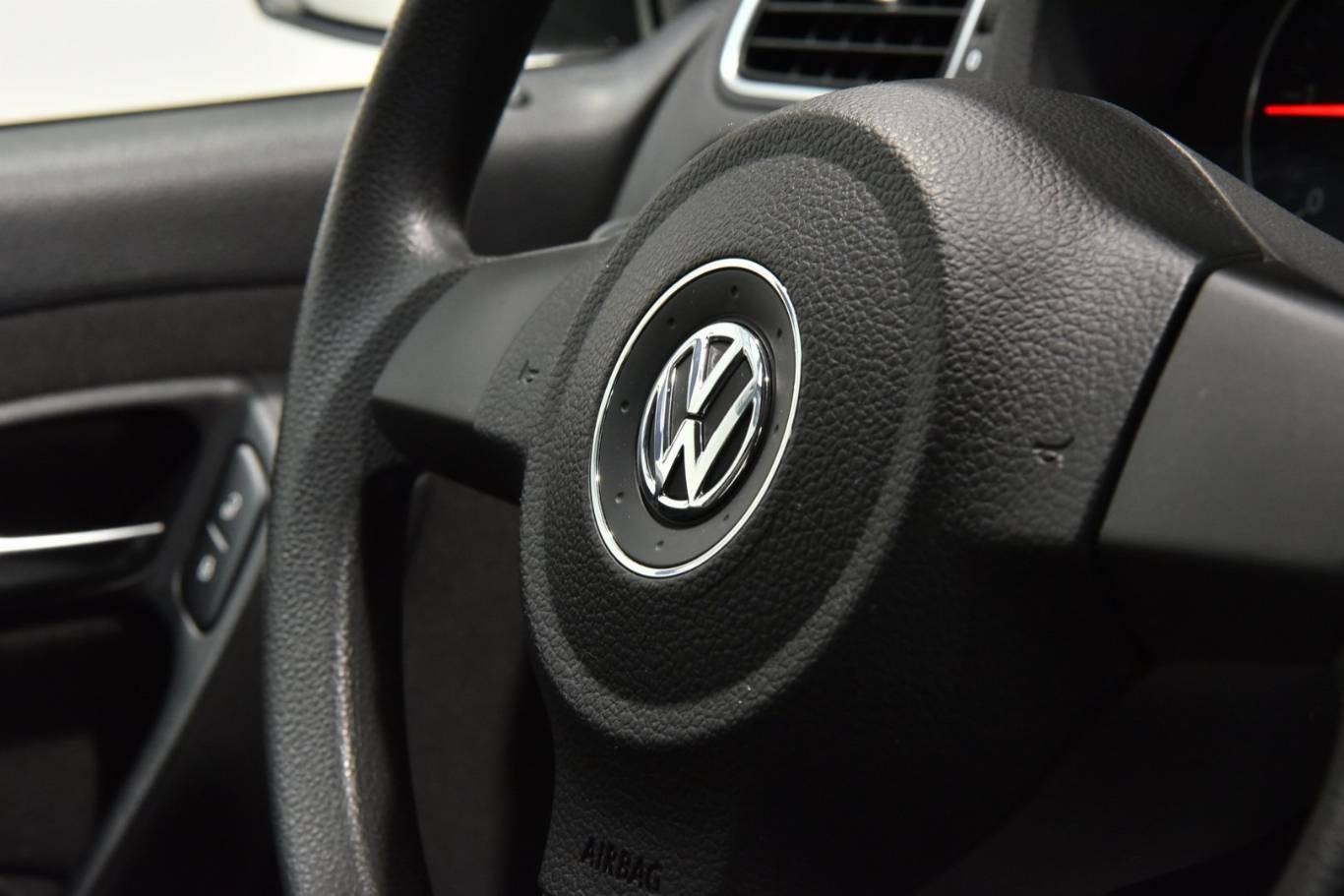 VOLKSWAGEN Polo 7