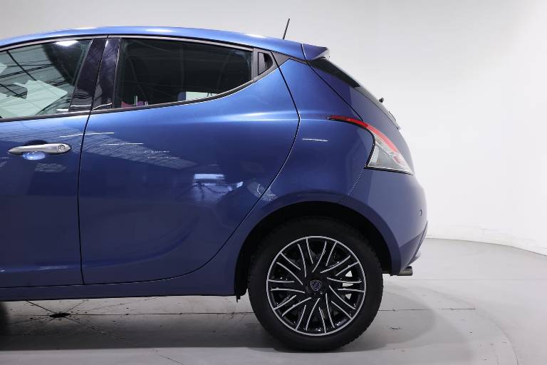 LANCIA Ypsilon 33