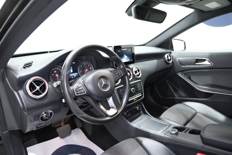 MERCEDES-BENZ A 180 5