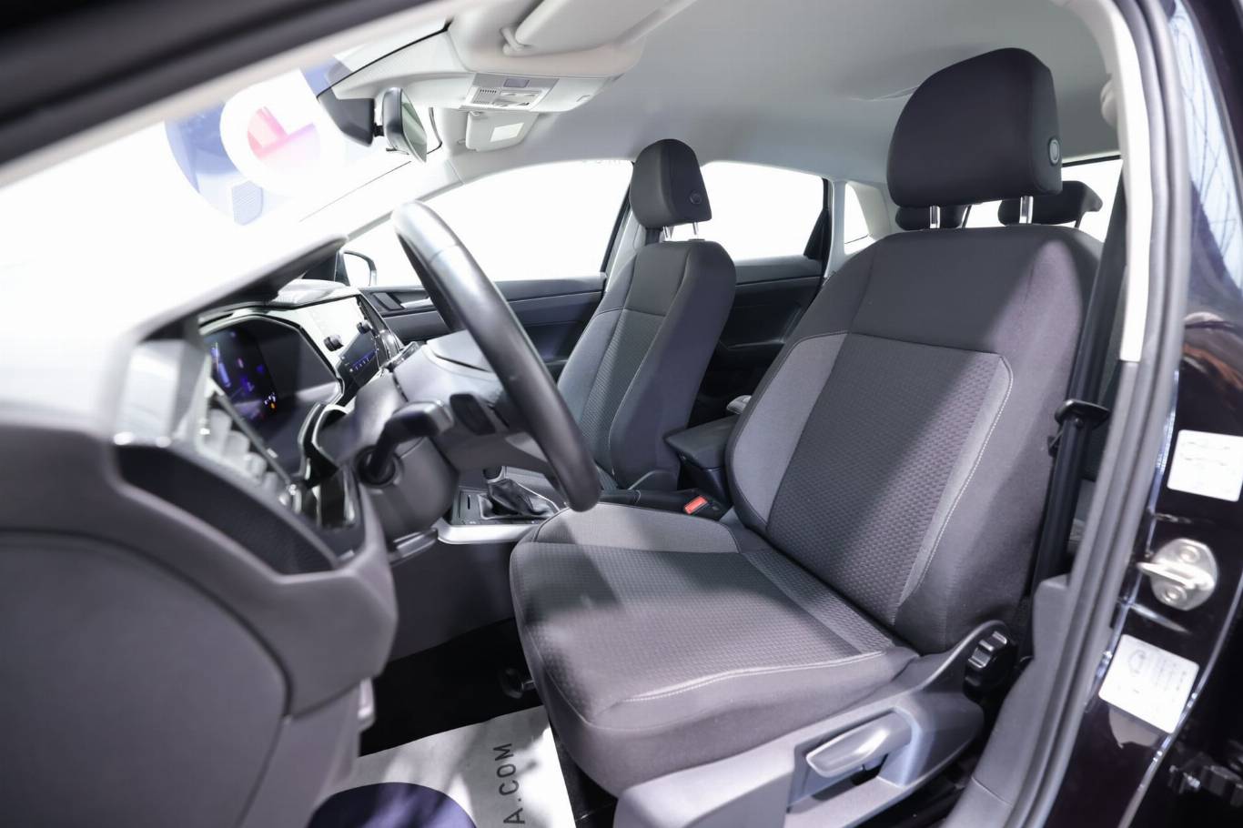 VOLKSWAGEN Polo 14