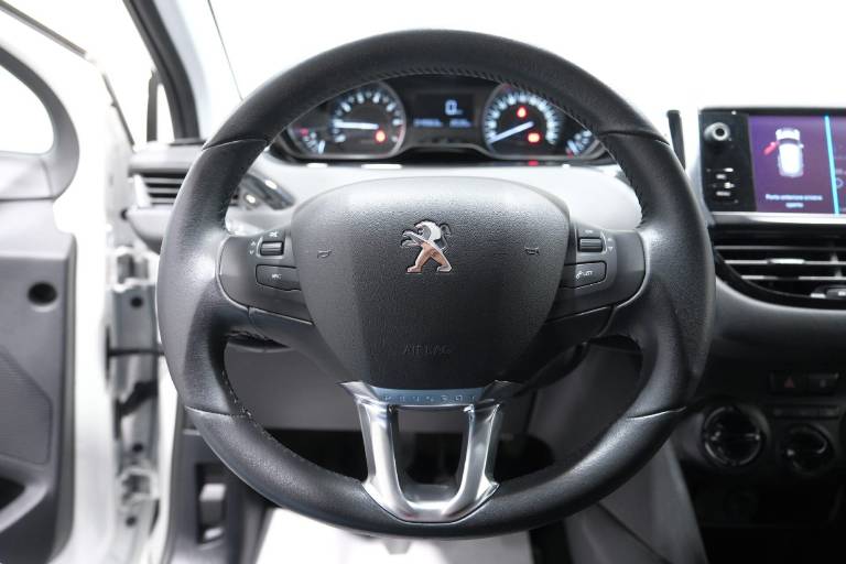 PEUGEOT 208 7