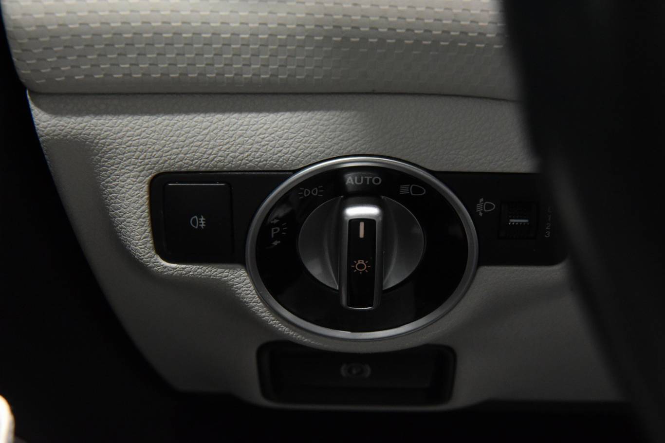 MERCEDES-BENZ A 180 36