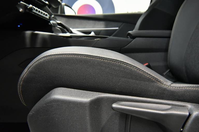 PEUGEOT 5008 47