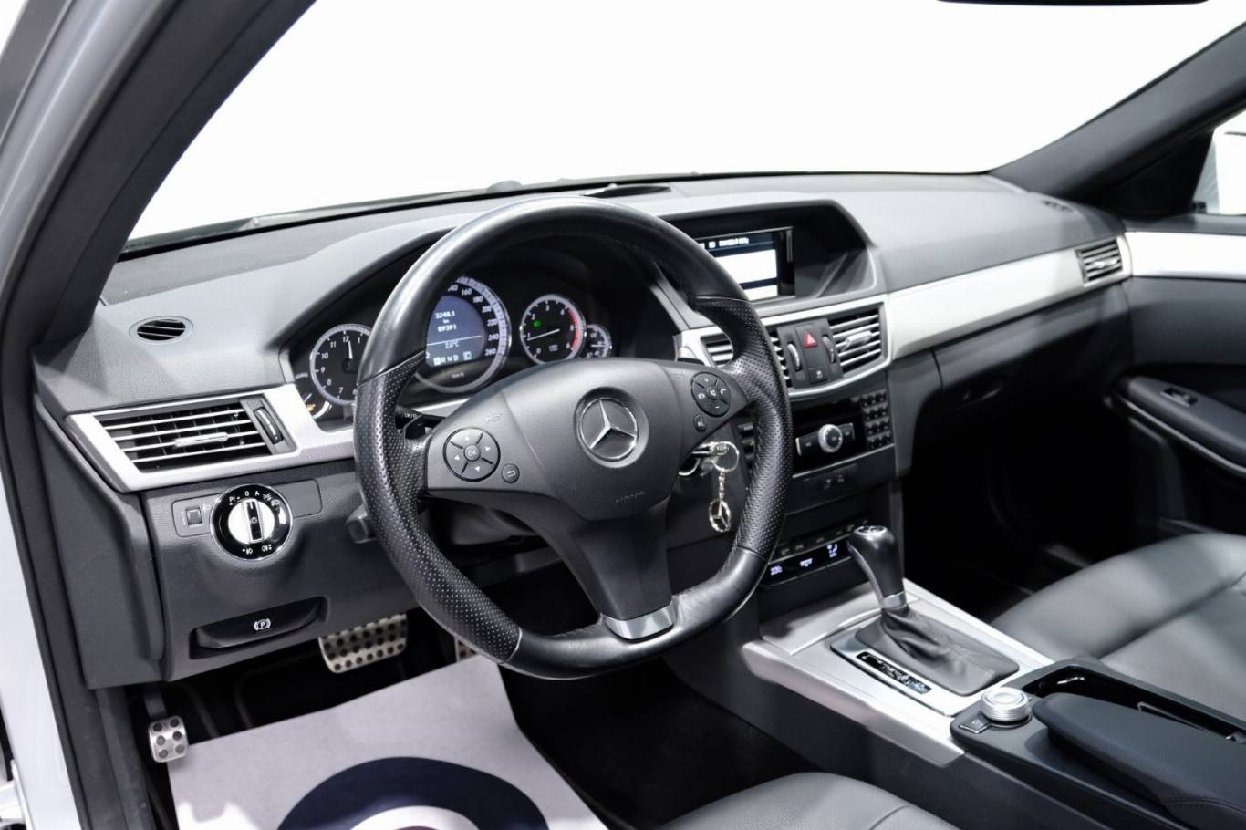 MERCEDES-BENZ E 250 5