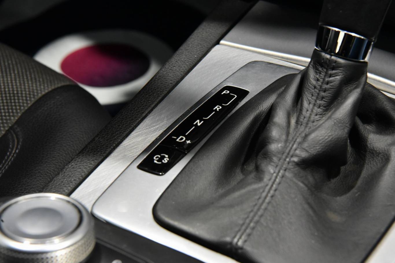 MERCEDES-BENZ E 220 22