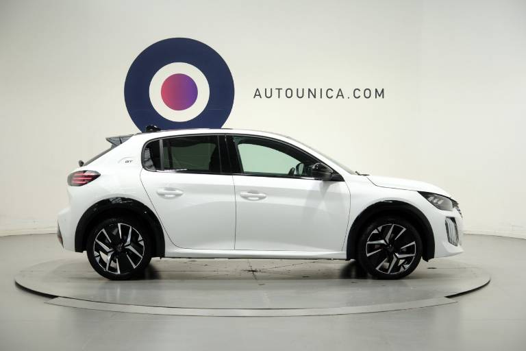 PEUGEOT 208 4