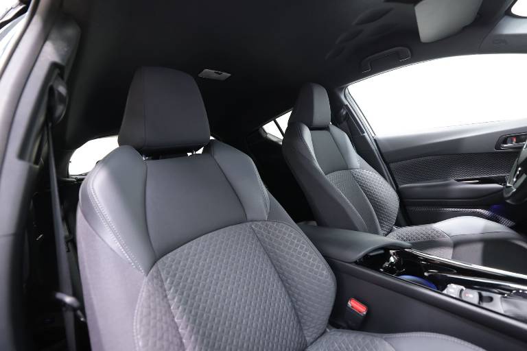 TOYOTA C-HR 51