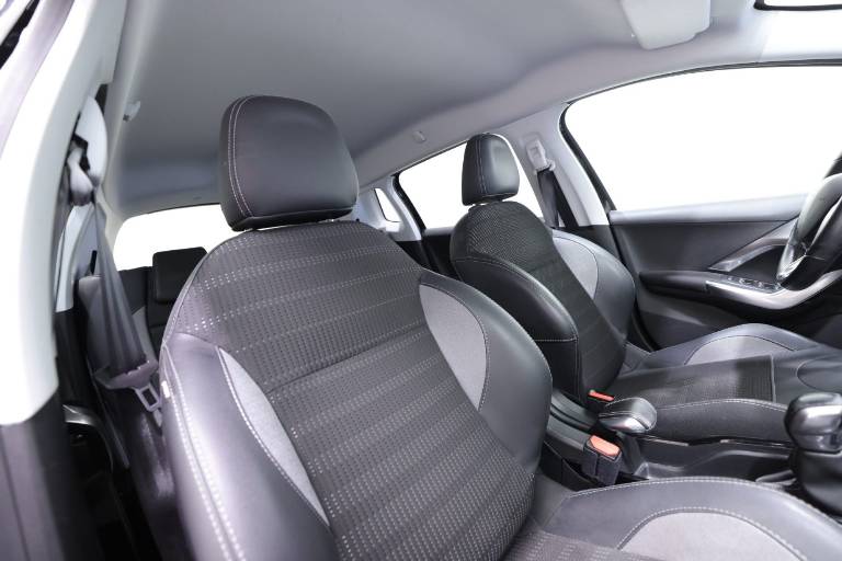 PEUGEOT 2008 43