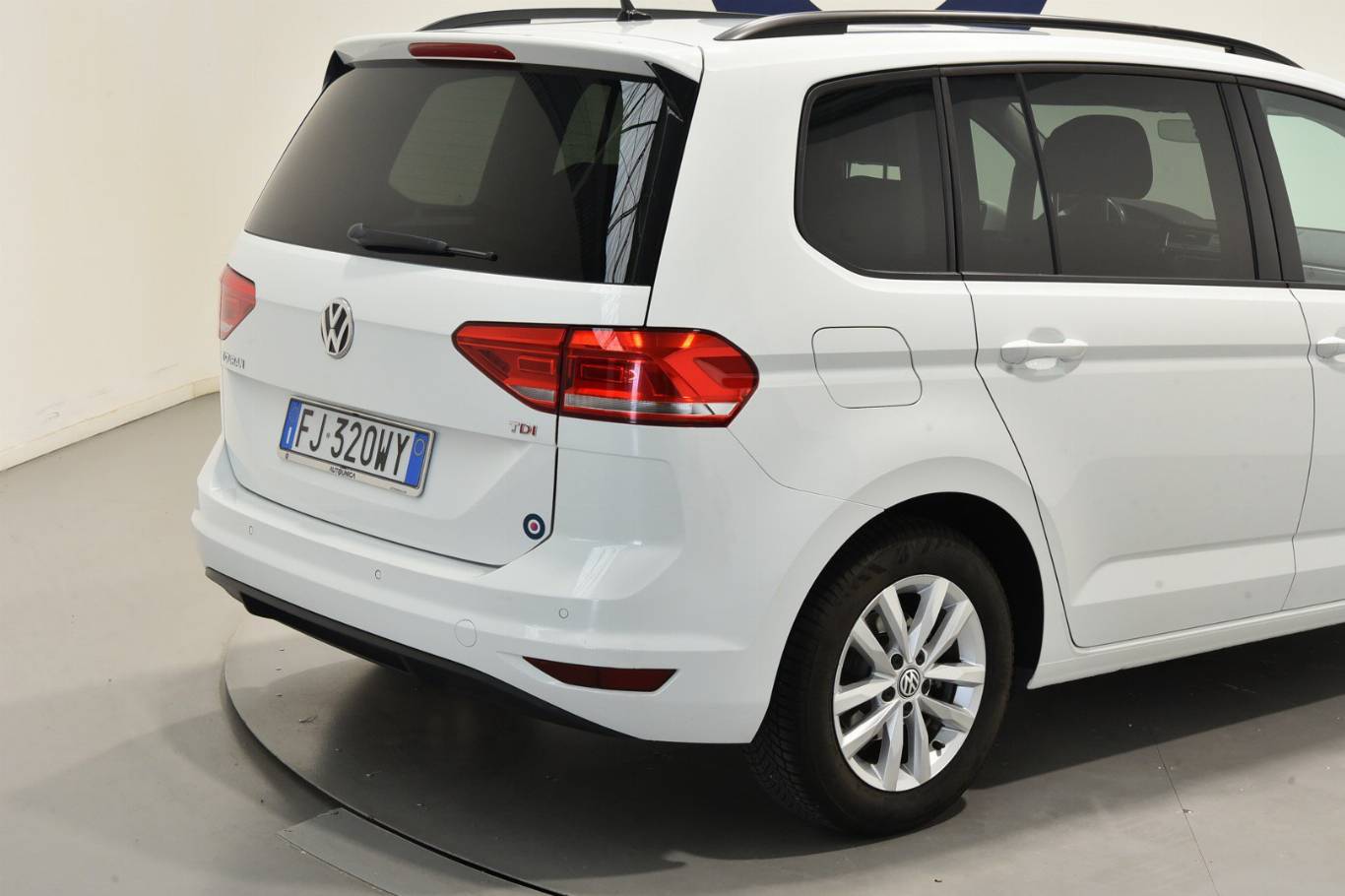 VOLKSWAGEN Touran 18