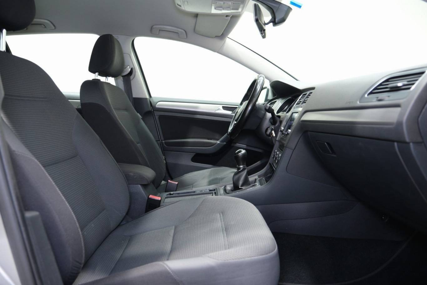 VOLKSWAGEN Golf 52