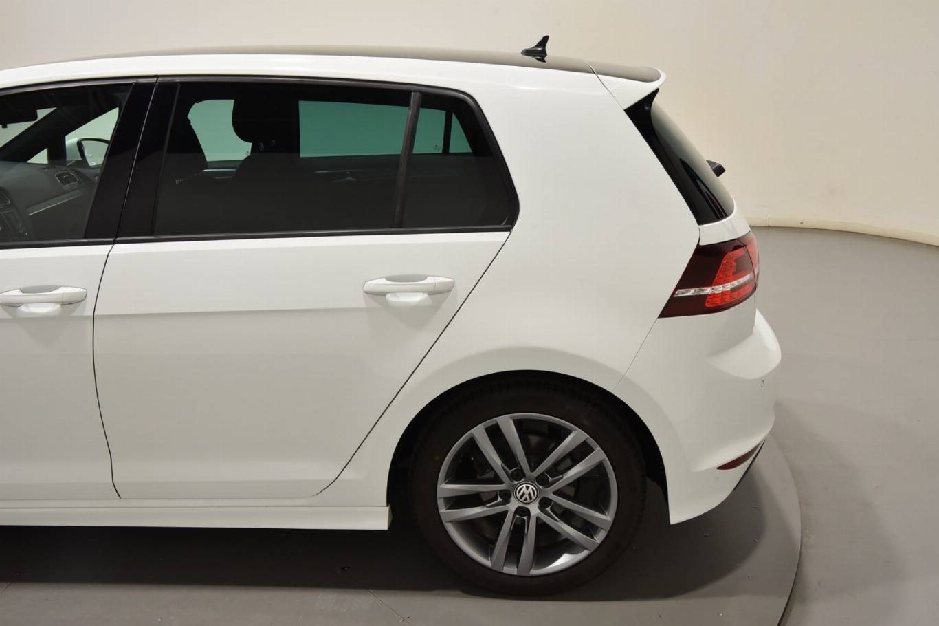 VOLKSWAGEN Golf 43