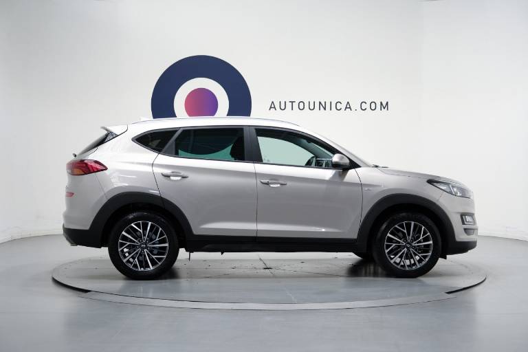 HYUNDAI Tucson 4