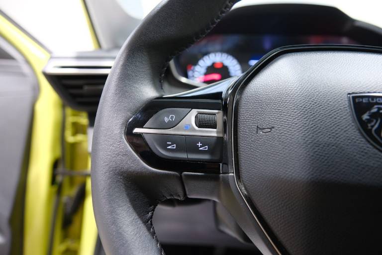 PEUGEOT 208 22