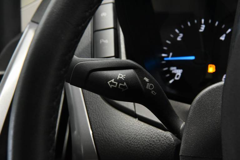 FORD Tourneo Custom 25