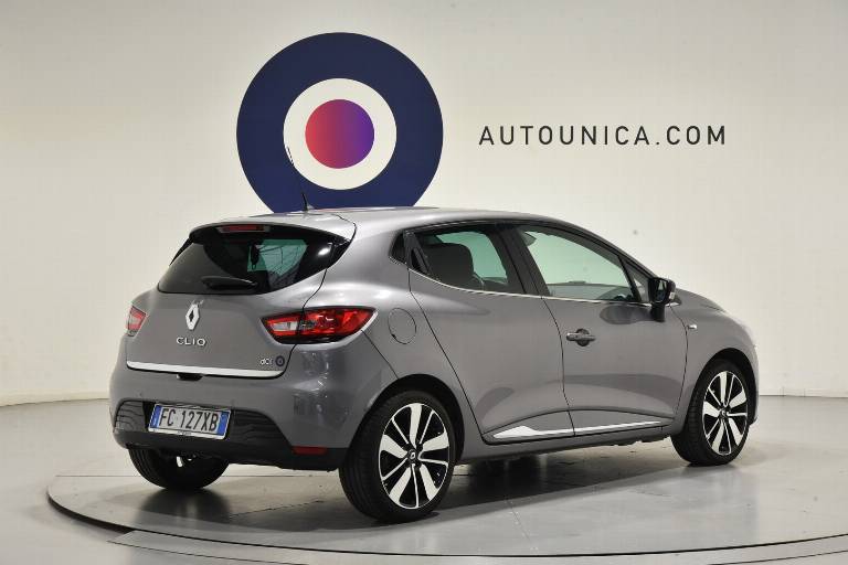 RENAULT Clio 29