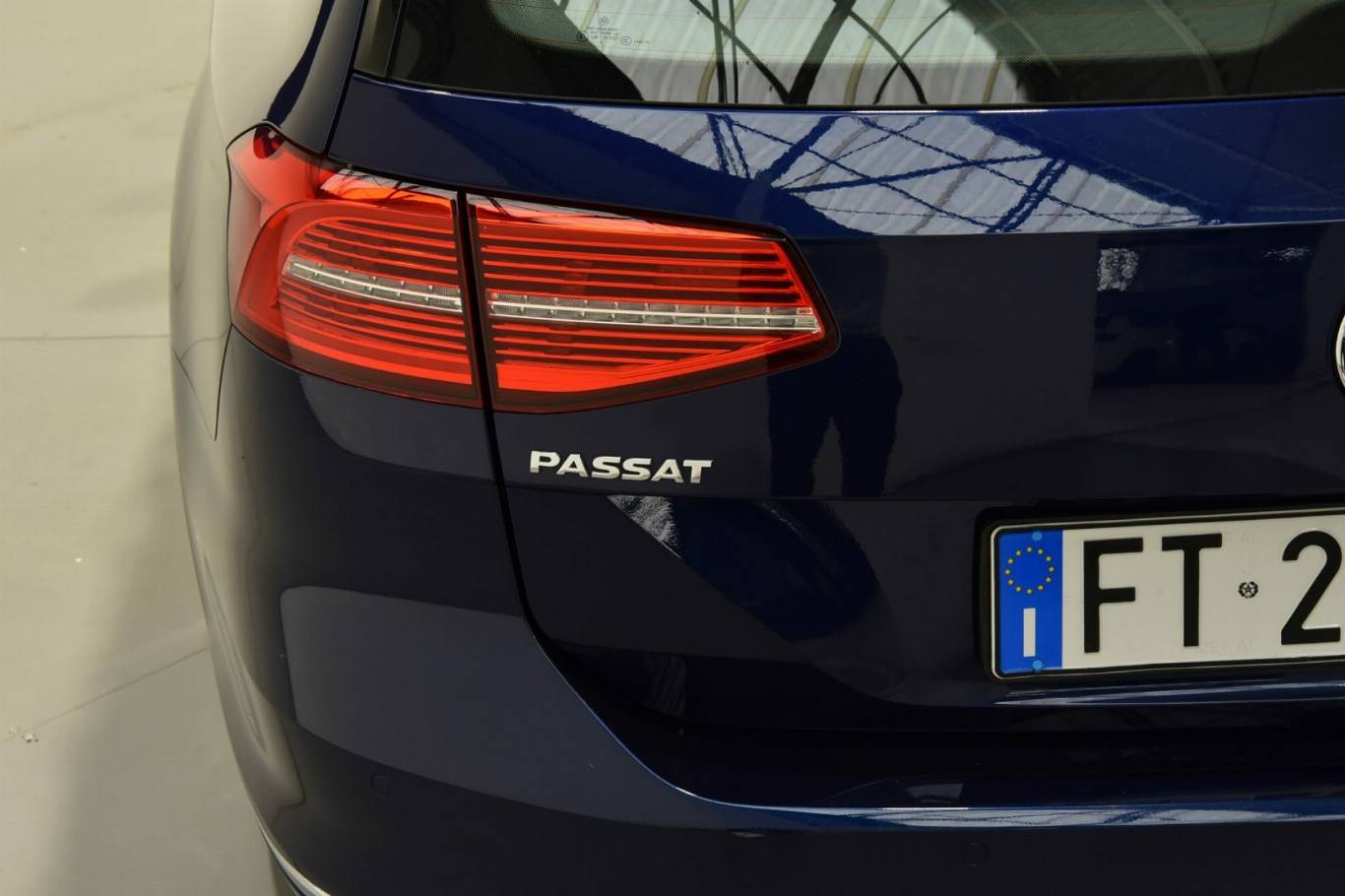 VOLKSWAGEN Passat Variant 18