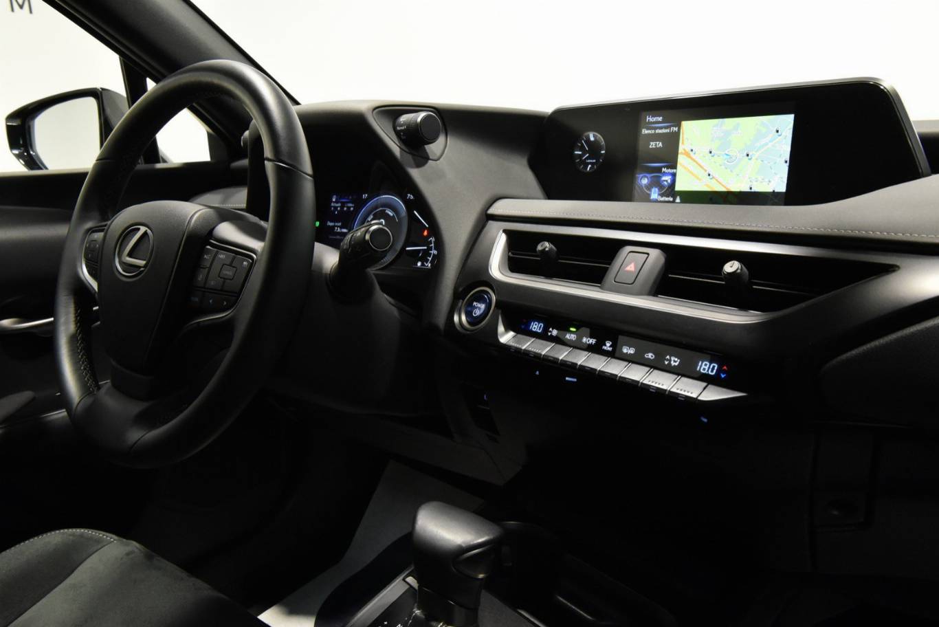 LEXUS UX 250h 28