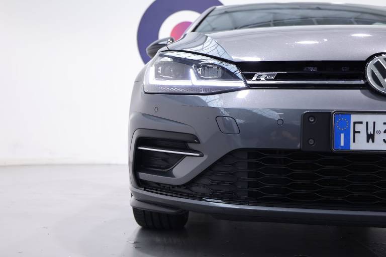 VOLKSWAGEN Golf 43