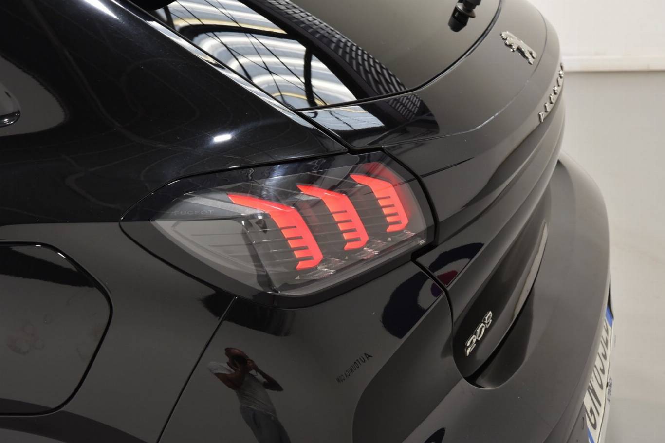 PEUGEOT 208 33
