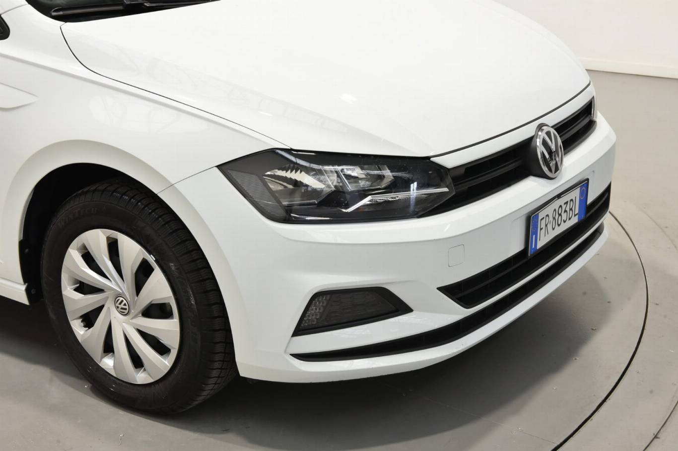 VOLKSWAGEN Polo 33