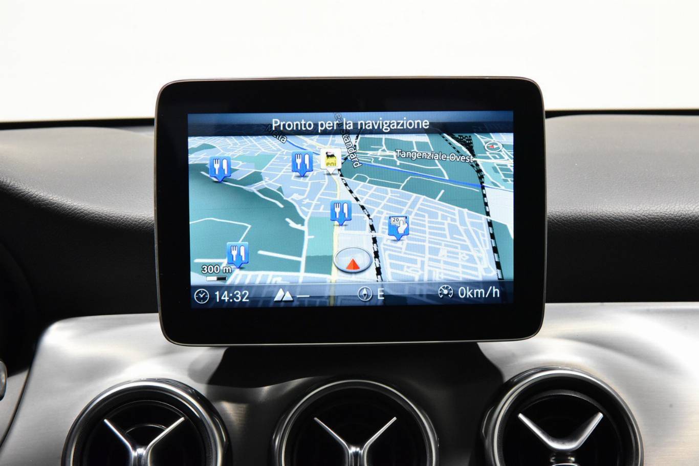 MERCEDES-BENZ GLA 180 12