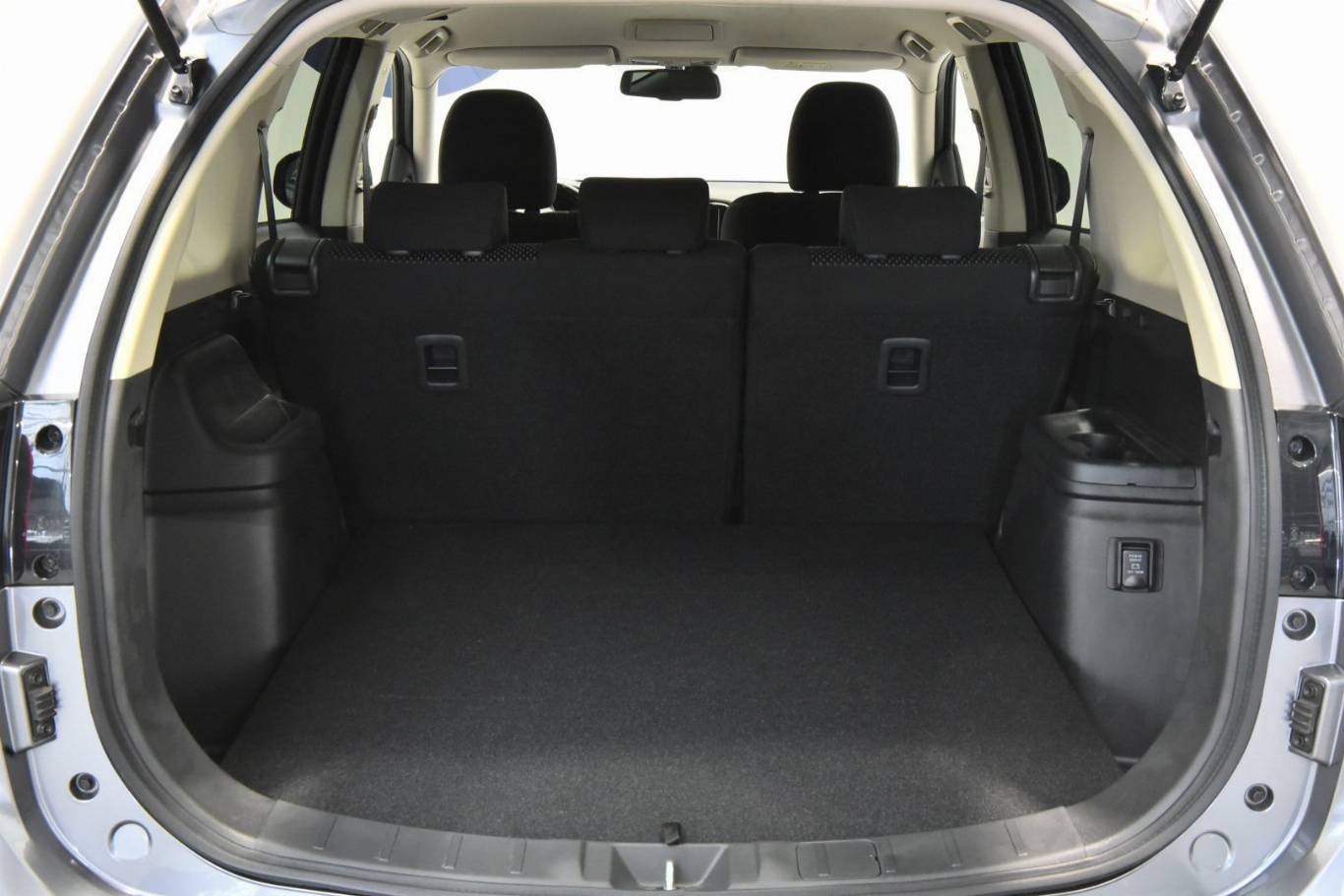 MITSUBISHI Outlander 11