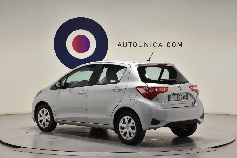 TOYOTA Yaris 2