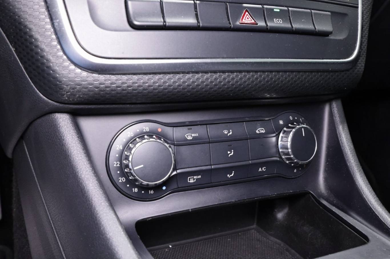 MERCEDES-BENZ A 180 22