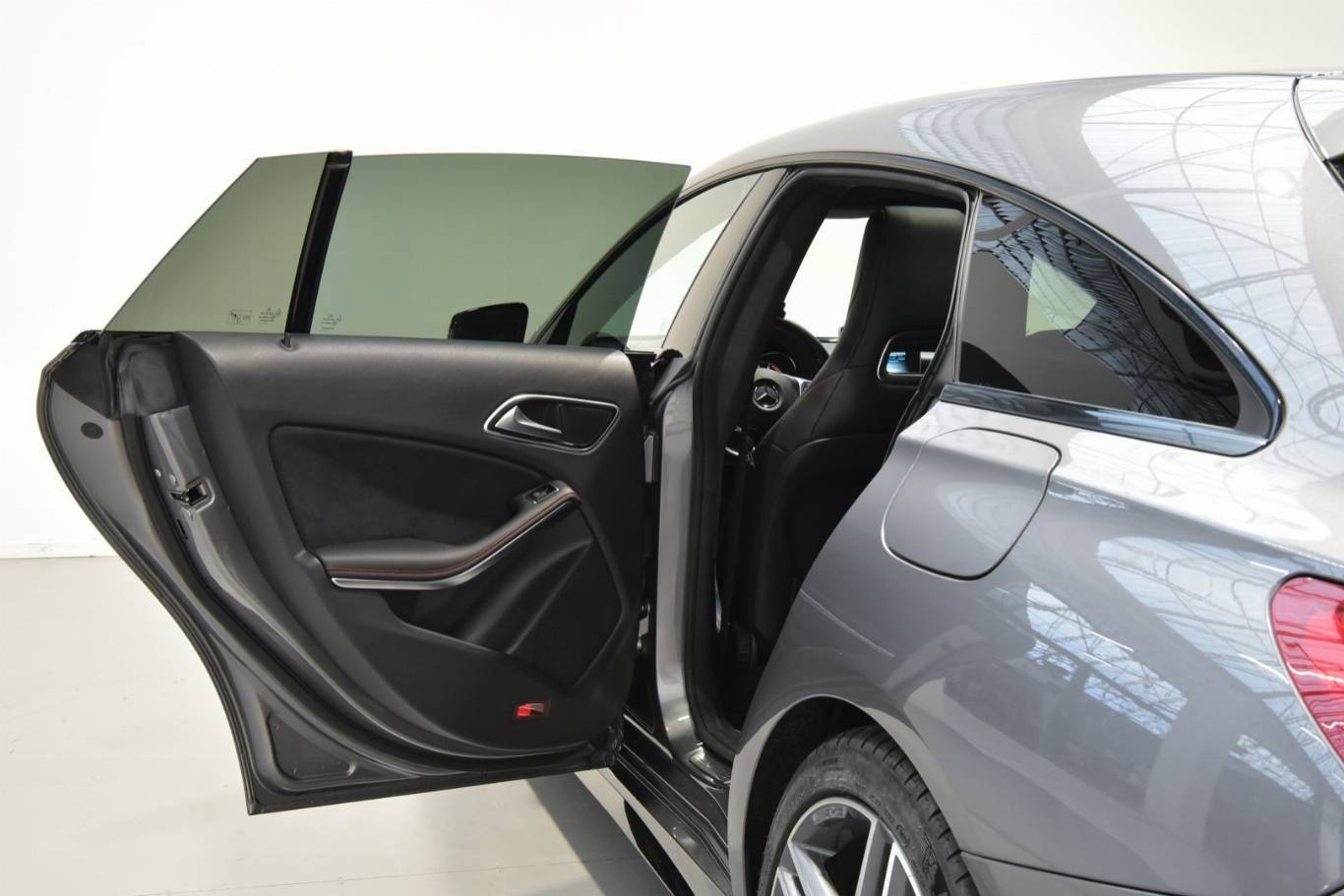 MERCEDES-BENZ CLA 45 AMG 52