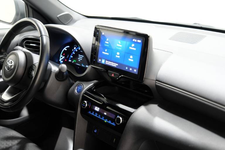 TOYOTA Yaris Cross 54